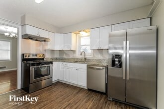 8906 W 93rd St in Overland Park, KS - Building Photo - Building Photo