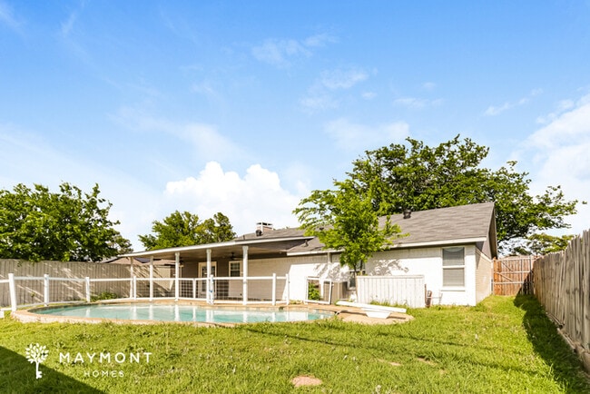 2611 Elk Grove Rd, Unit 1 in Carrollton, TX - Foto de edificio - Building Photo