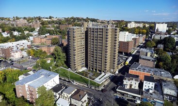 Dorado Apartments in Yonkers, NY - Foto de edificio - Building Photo