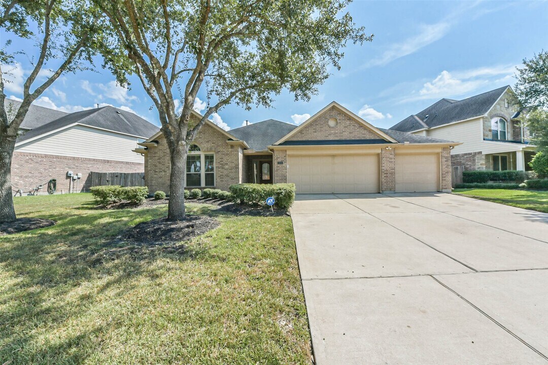 13010 Gentle Water Dr in Houston, TX - Building Photo