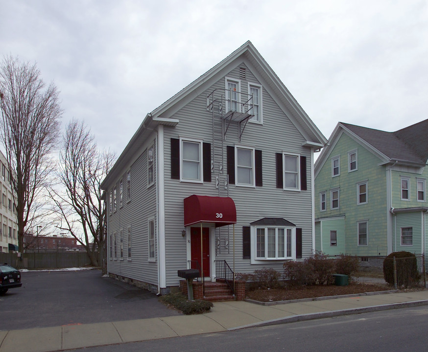 30 Trescott St in Taunton, MA - Building Photo