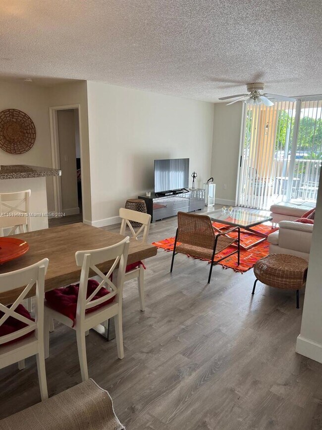 19901 E Country Club Dr in Aventura, FL - Building Photo - Building Photo