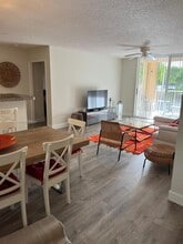 19901 E Country Club Dr in Aventura, FL - Foto de edificio - Building Photo