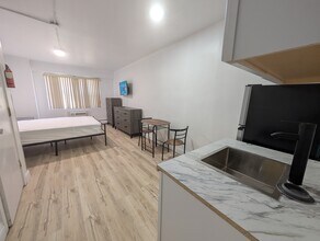 7900 Old York Rd in Elkins Park, PA - Foto de edificio - Building Photo