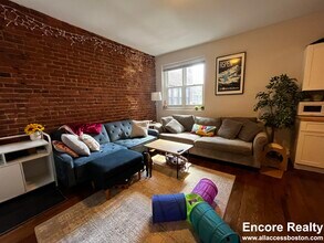 31 Stearns Rd, Unit 15-4 in Brookline, MA - Building Photo - Building Photo