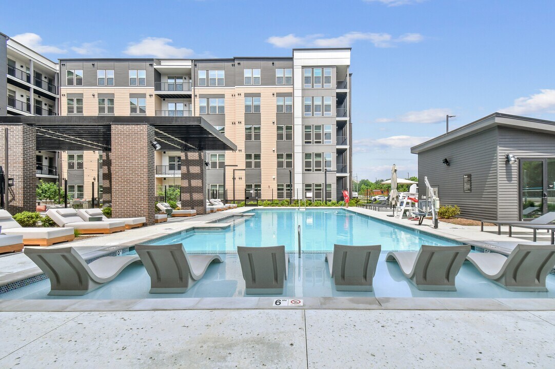 The Kincaid at Caton Hill in Woodbridge, VA - Building Photo