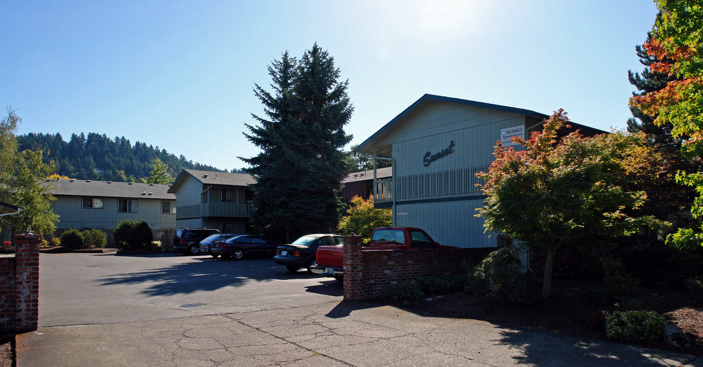 Sunset Apartments in Eugene, OR - Building Photo