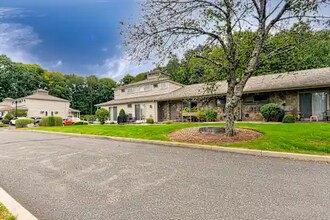110 Jobs Hill Rd in Ellington, CT - Building Photo - Building Photo