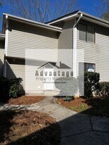 8564 Creekwood Way in Jonesboro, GA - Building Photo