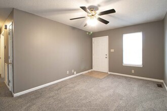 924 Van Buren Ave in Oak Grove, KY - Building Photo - Building Photo