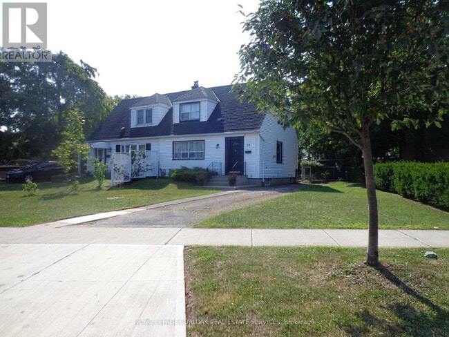 32 Grimsby Ave in Hamilton, ON - Building Photo - Building Photo