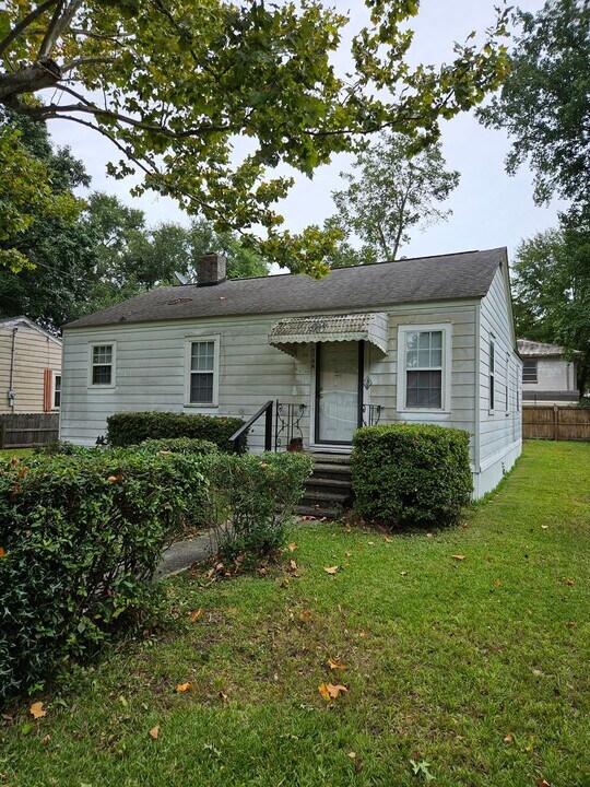 5744 Hoover Ave in Hanahan, SC - Building Photo
