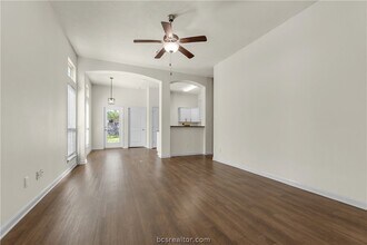 240 Fieldstone Pl in College Station, TX - Building Photo - Building Photo
