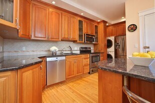399 Washington St, Unit 4 in Brookline, MA - Building Photo