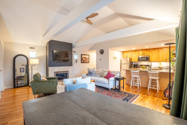 property at 1111 N Honore St