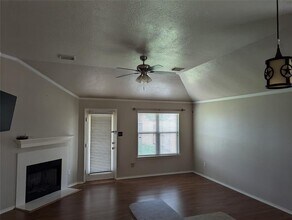 9927 Driftwood Park Dr in Houston, TX - Building Photo - Building Photo