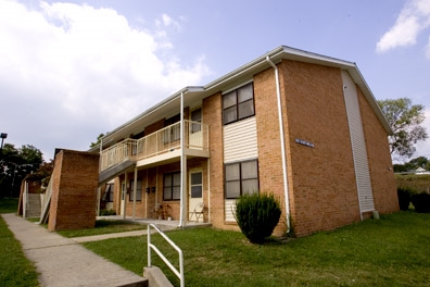 Hunt Manor in Roanoke, VA - Building Photo