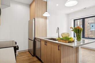 1341 W Estes Ave in Chicago, IL - Building Photo - Building Photo