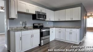 3323 W Laurel St in San Antonio, TX - Building Photo - Building Photo