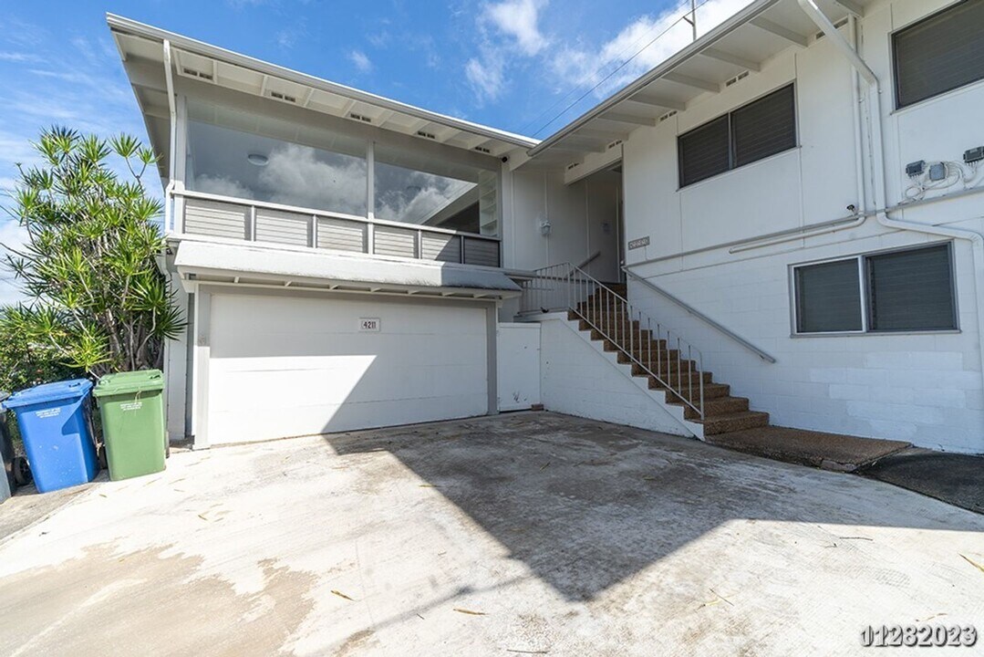 4211 Halupa St in Honolulu, HI - Building Photo