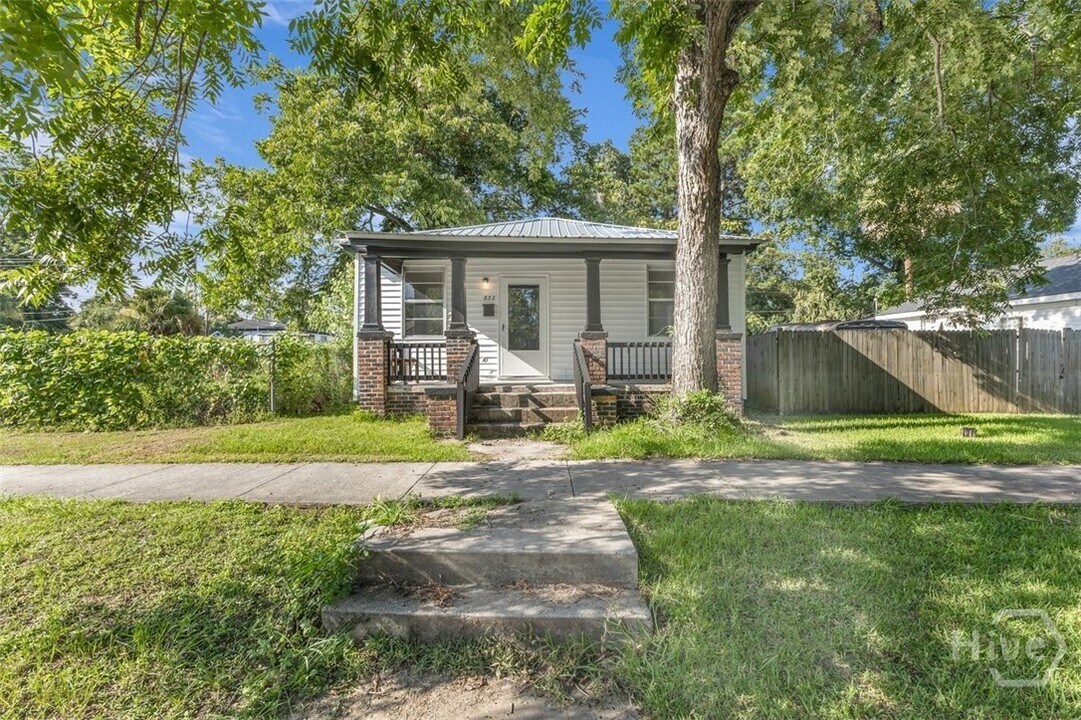 832 W 44th St in Savannah, GA - Building Photo