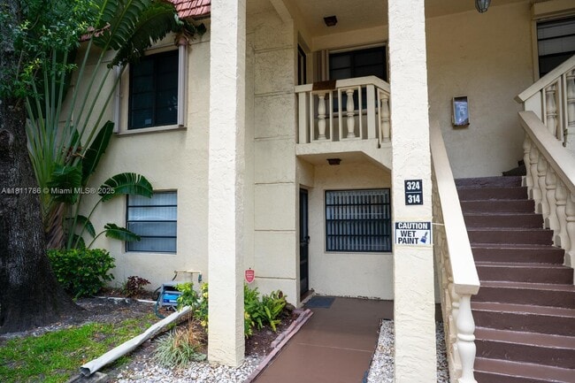 136 S Cypress Rd in Pompano Beach, FL - Building Photo - Building Photo