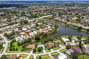 1367 Riverside Cir in Wellington, FL - Building Photo
