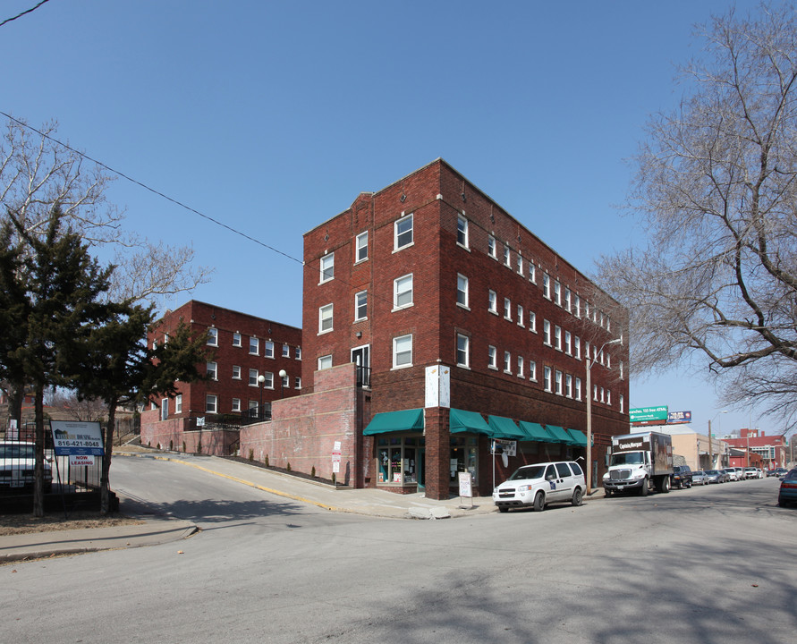 Nottingham Apartments in Kansas City, MO - Building Photo