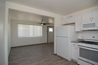2554 E Silver St in Tucson, AZ - Building Photo - Building Photo