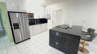 110 NW 198th St in Miami, FL - Building Photo - Building Photo