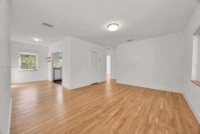 5510 SW 76th St in Miami, FL - Building Photo - Building Photo