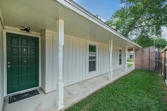 12919 Westella Dr in Houston, TX - Building Photo - Building Photo