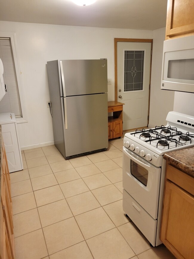 206 Glenview Ave, Unit 206 in La Porte, IN - Building Photo - Building Photo