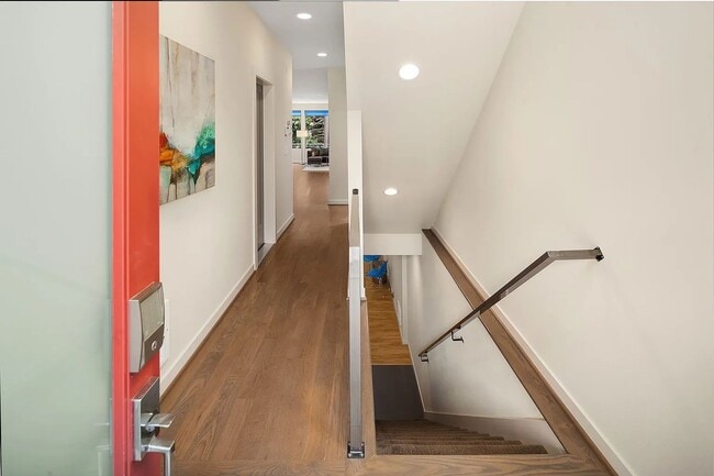 9811 8th Ave NE in Seattle, WA - Building Photo - Building Photo
