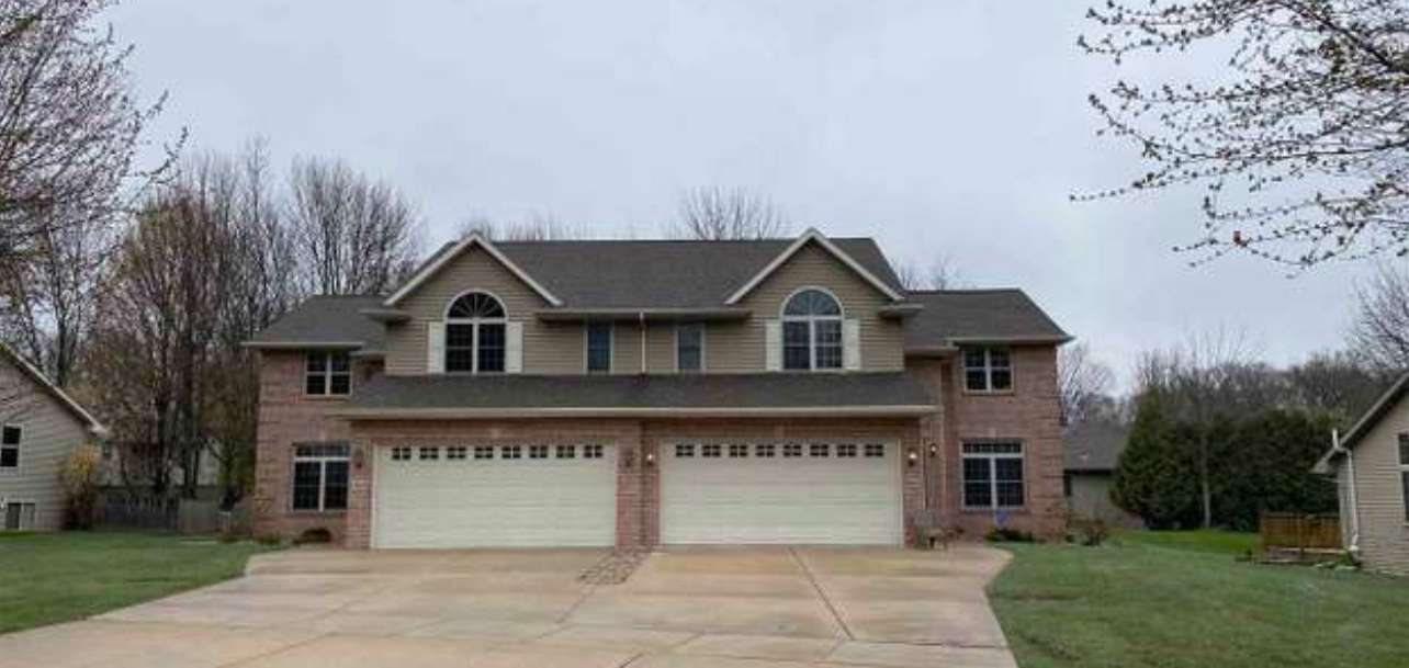 2662 Maple Hills Dr in Green Bay, WI - Building Photo