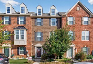 5704 River Shark Ln in Waldorf, MD - Building Photo