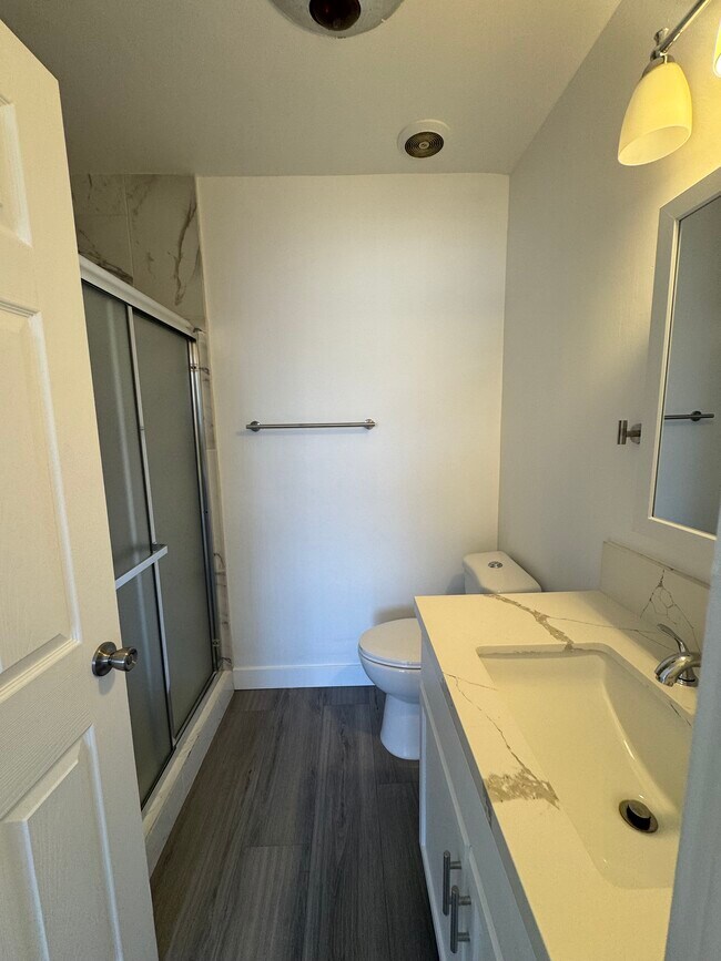 1000 E Brett St, Unit 01 in Inglewood, CA - Foto de edificio - Building Photo