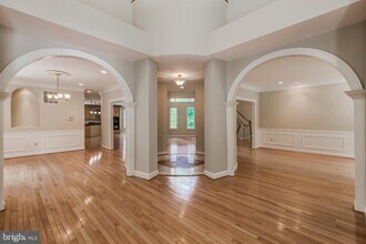 18 Nantucket Ct in Potomac, MD - Building Photo - Building Photo