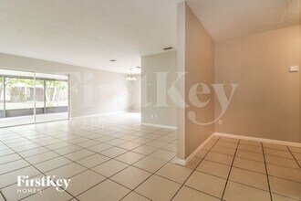 10508 N Dixon Ave in Tampa, FL - Building Photo - Building Photo