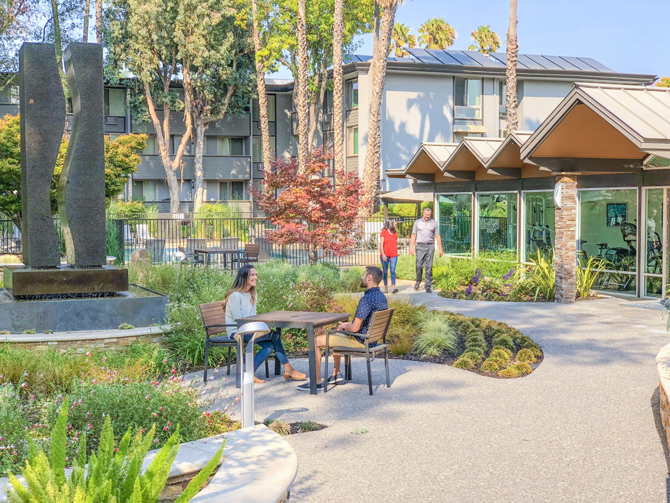 Palo Alto Plaza Apartments in Mountain View, CA - Foto de edificio