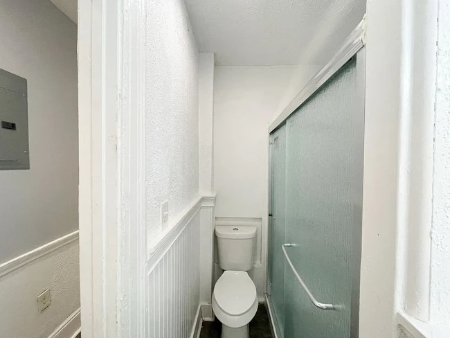 5807 Hobart St, Unit 5807 Hobart Apartment 1 in Pittsburgh, PA - Building Photo - Building Photo