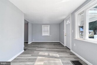 31 Kirkwood St in Dover, DE - Building Photo - Building Photo