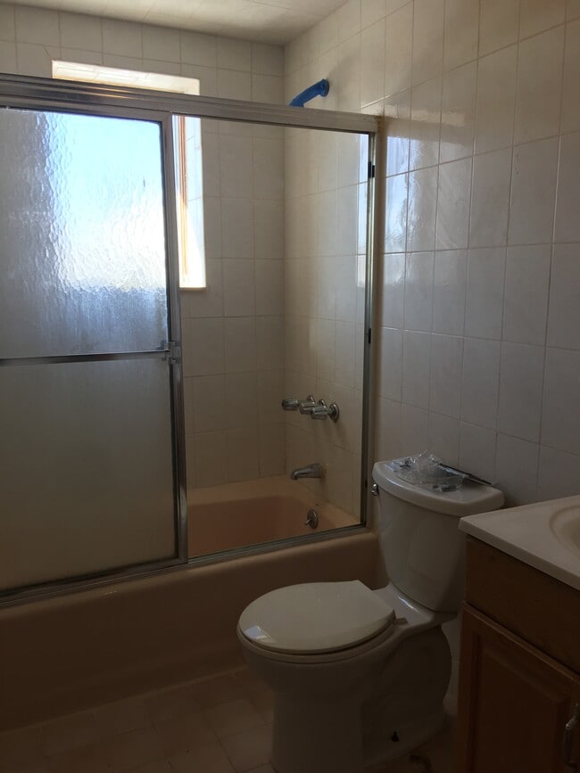 2118 59th St, Unit 2 floor