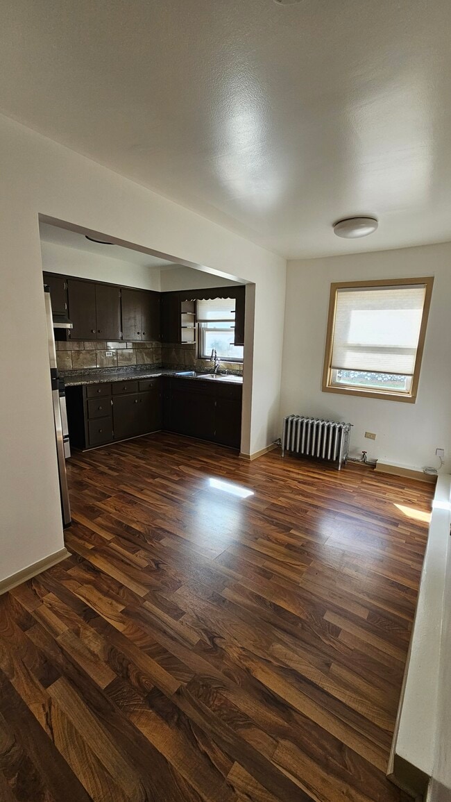 2333 N Mango Ave, Unit 1R in Chicago, IL - Building Photo - Building Photo