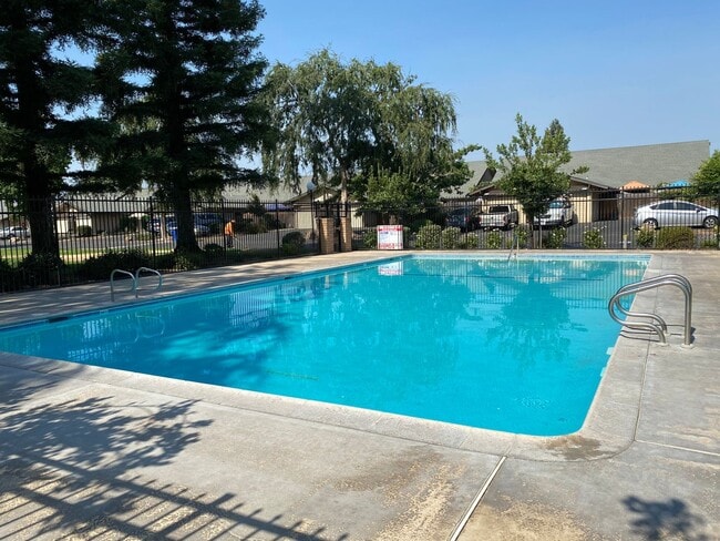 70 W Sierra Ave in Fresno, CA - Building Photo - Building Photo