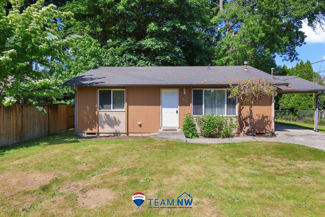 1823 McCormick St NE in Olympia, WA - Building Photo
