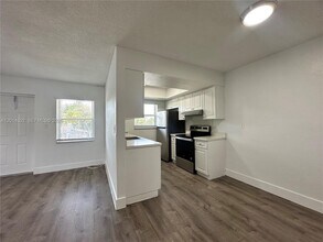 3660 NE 11th Ave in Oakland Park, FL - Building Photo - Building Photo