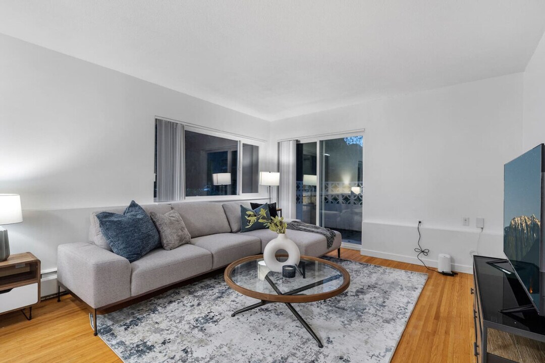 1550 W 11th Ave, Unit SI ID1051848P in Vancouver, BC - Building Photo