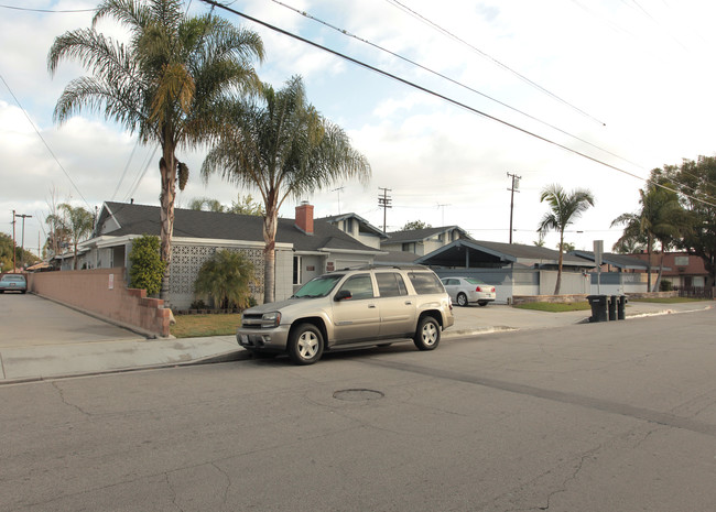 Park West in Bellflower, CA - Foto de edificio - Building Photo