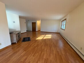 28 Church St in Niverville, NY - Building Photo - Building Photo